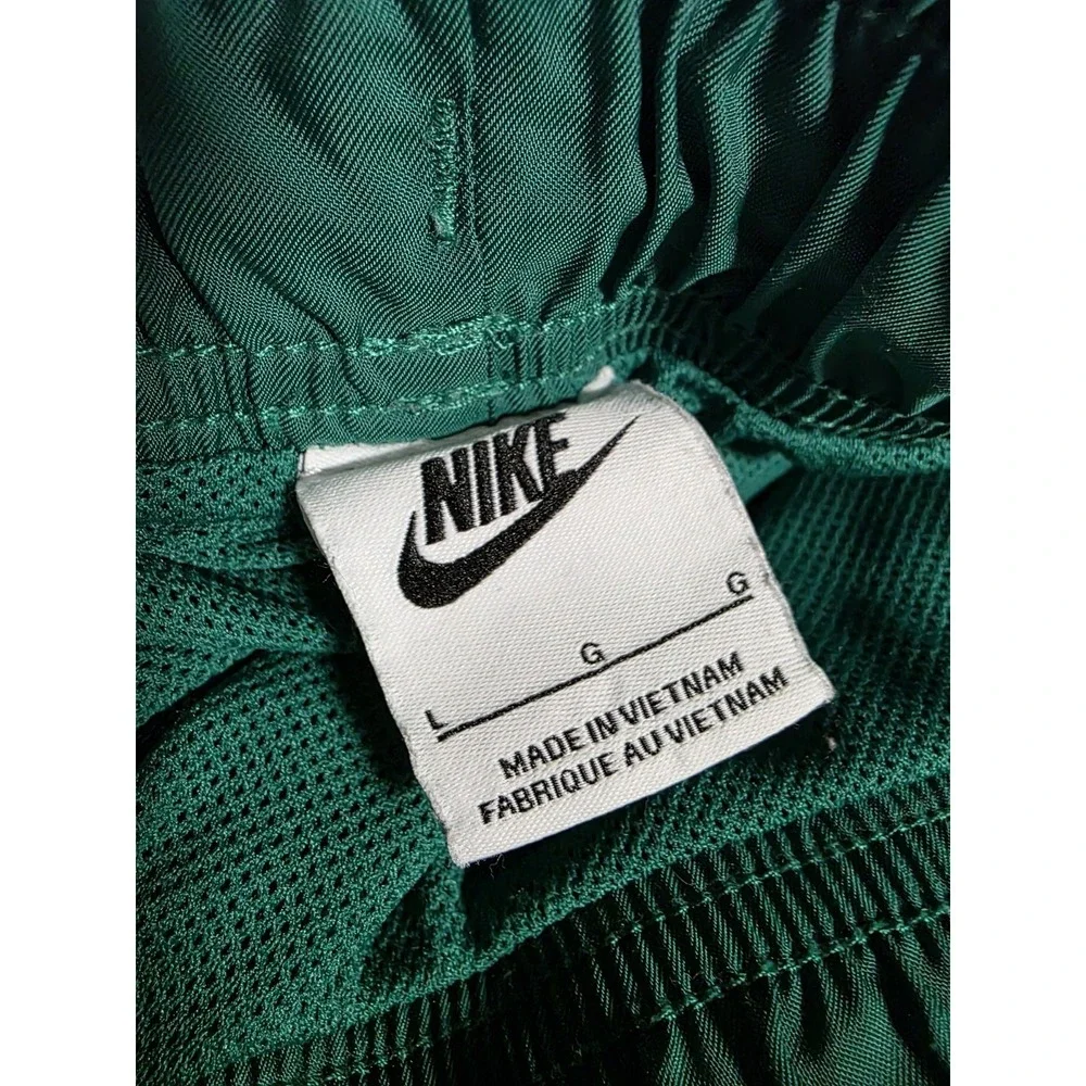 NIKE Club Woven‎ Flow Mens Malichite Size Large Mesh Lined Shorts (FN3307-365)